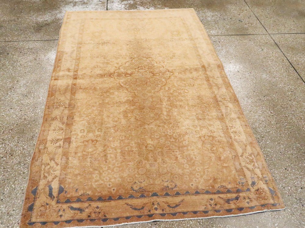 An Agra Rug, No.9594 - Gss