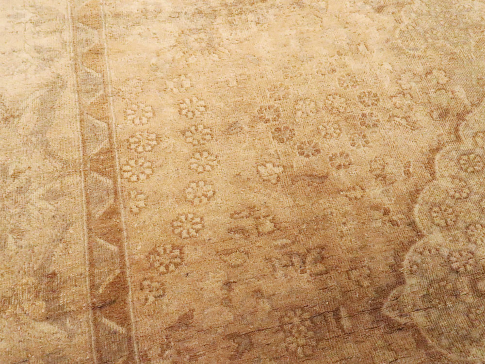 An Agra Rug, No.9594 - Gss